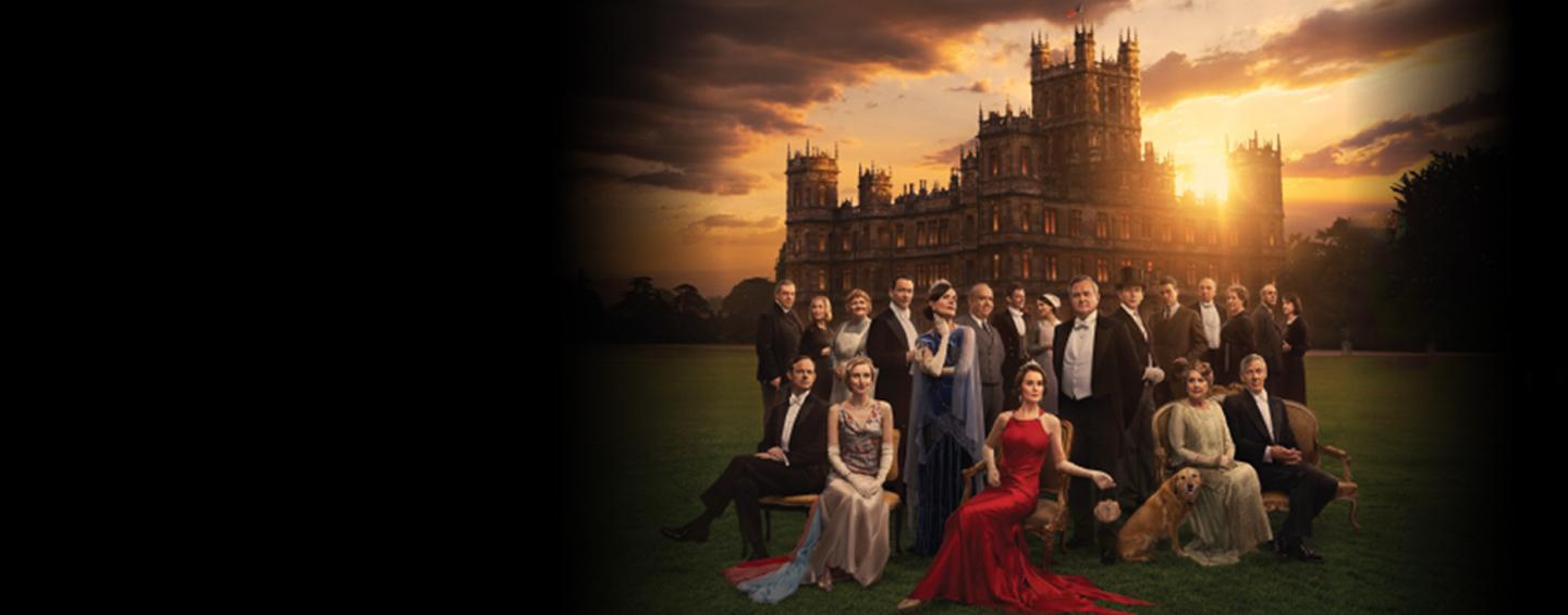 The Crawley family and staff Desktop